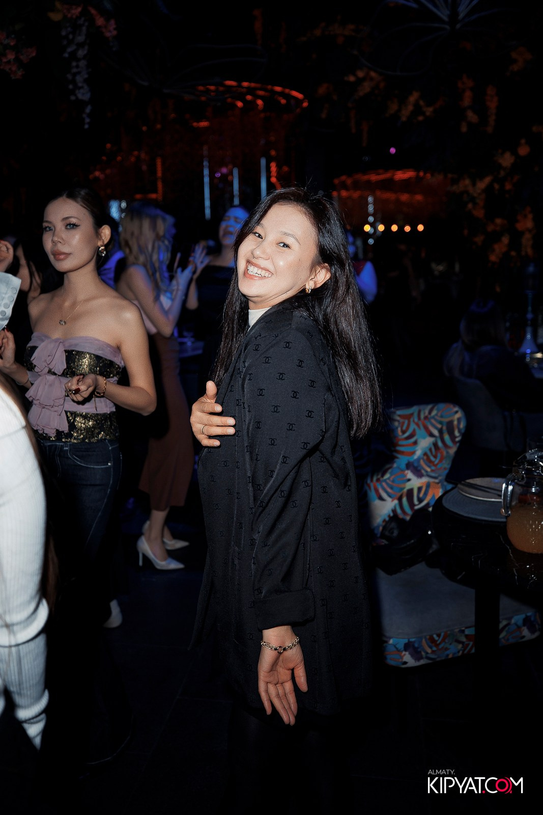 FRIENDS BAR & TERRACE. КИПЯТКОМ АЛМАТЫ!