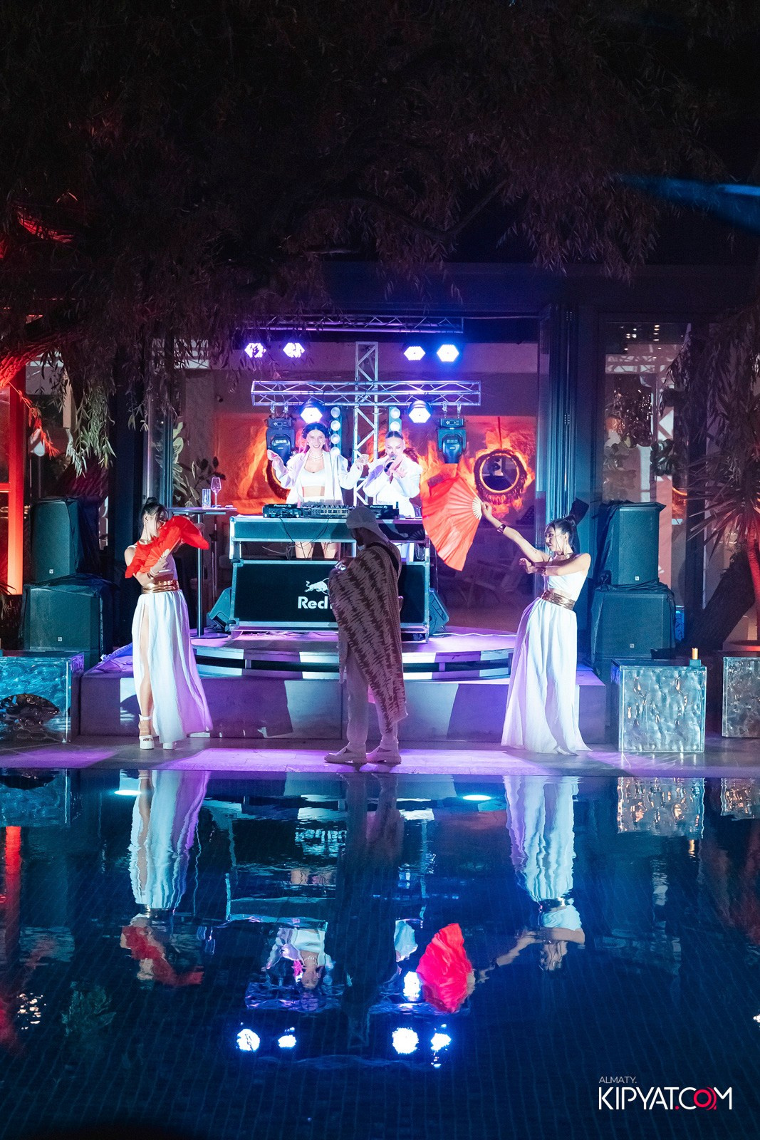 EDEN POOL & BAR. КИПЯТКОМ АЛМАТЫ!