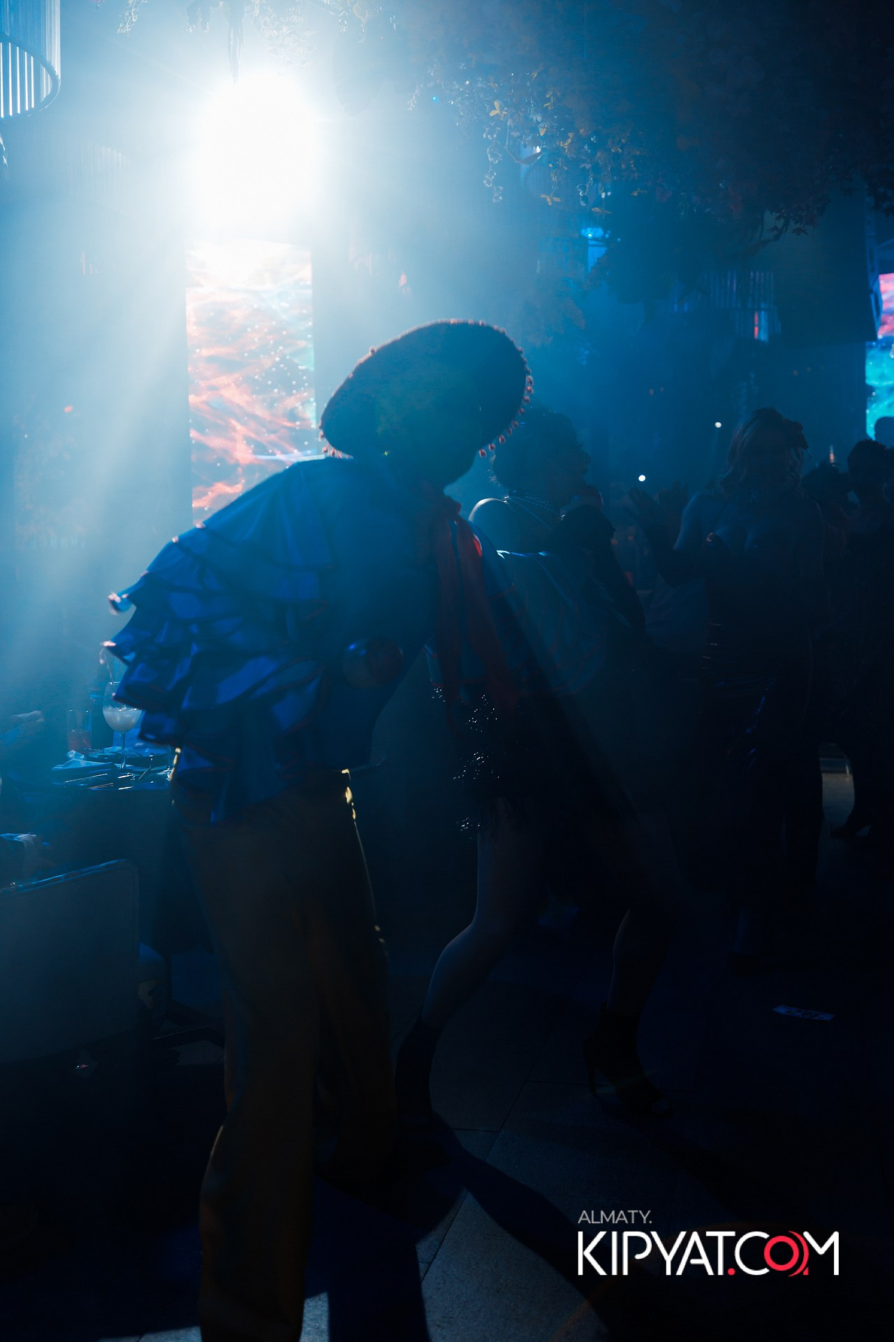 FRIENDS BAR & TERRACE. КИПЯТКОМ АЛМАТЫ!