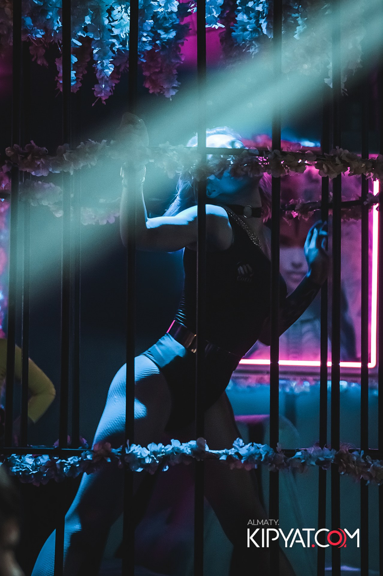 UYAT EMES BAR. КИПЯТКОМ АЛМАТЫ!