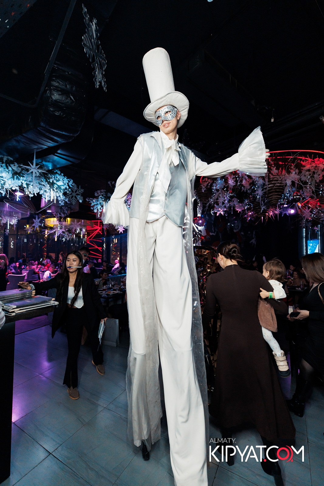 FRIENDS BAR & TERRACE. КИПЯТКОМ АЛМАТЫ!