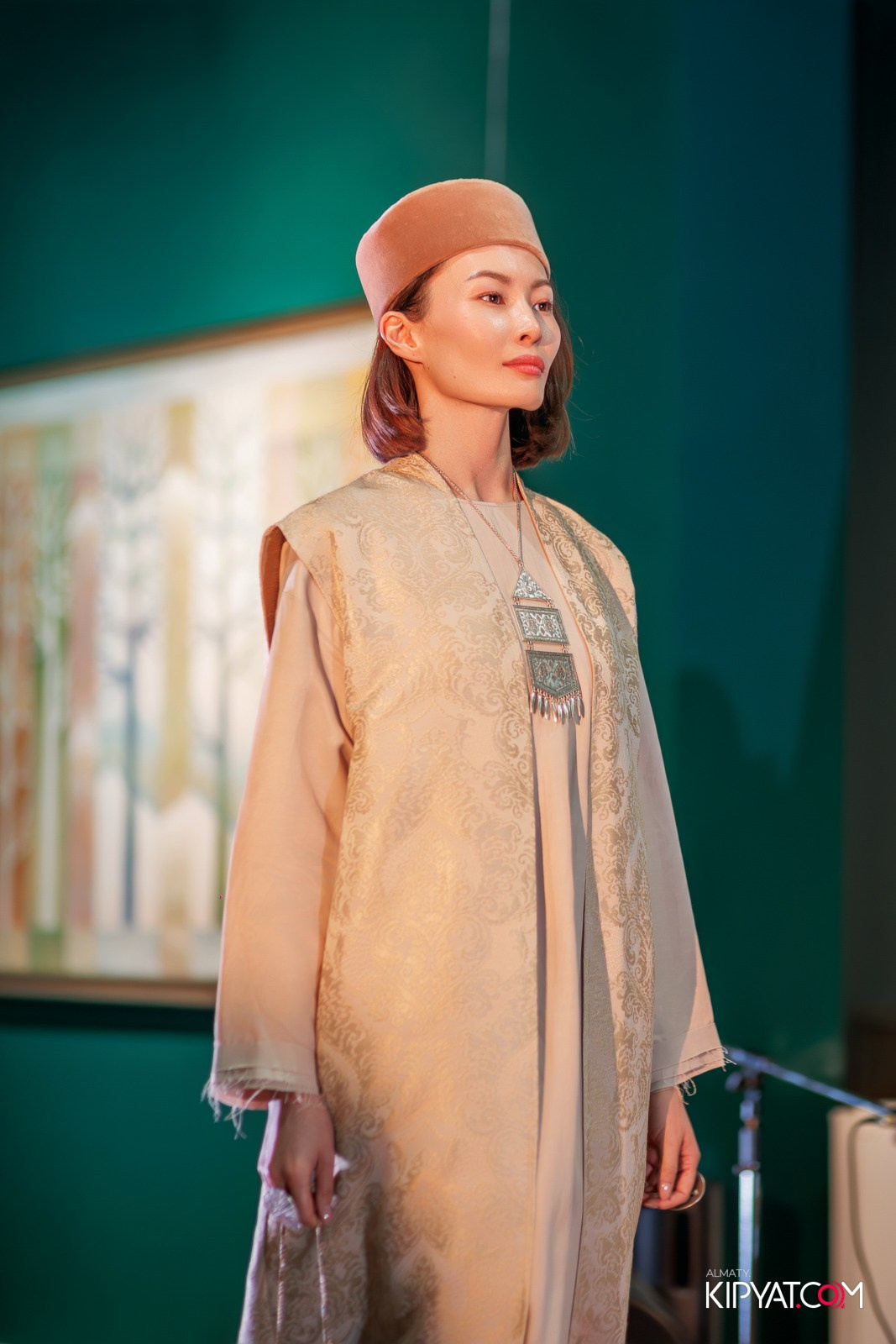 FASHION ПОКАЗ, КАЗАХСКОЙ НАЦИОНАЛЬНОЙ ОДЕЖДЫ. КИПЯТКОМ АЛМАТЫ!