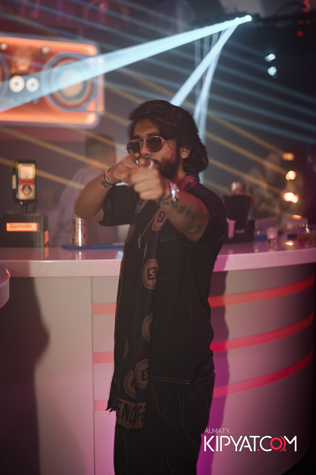 SANTA BARBARA ВЫСТУПЛЕНИЕ ГРУППЫ БРАТЬЯ ГРИММ. КИПЯТКОМ АЛМАТЫ!