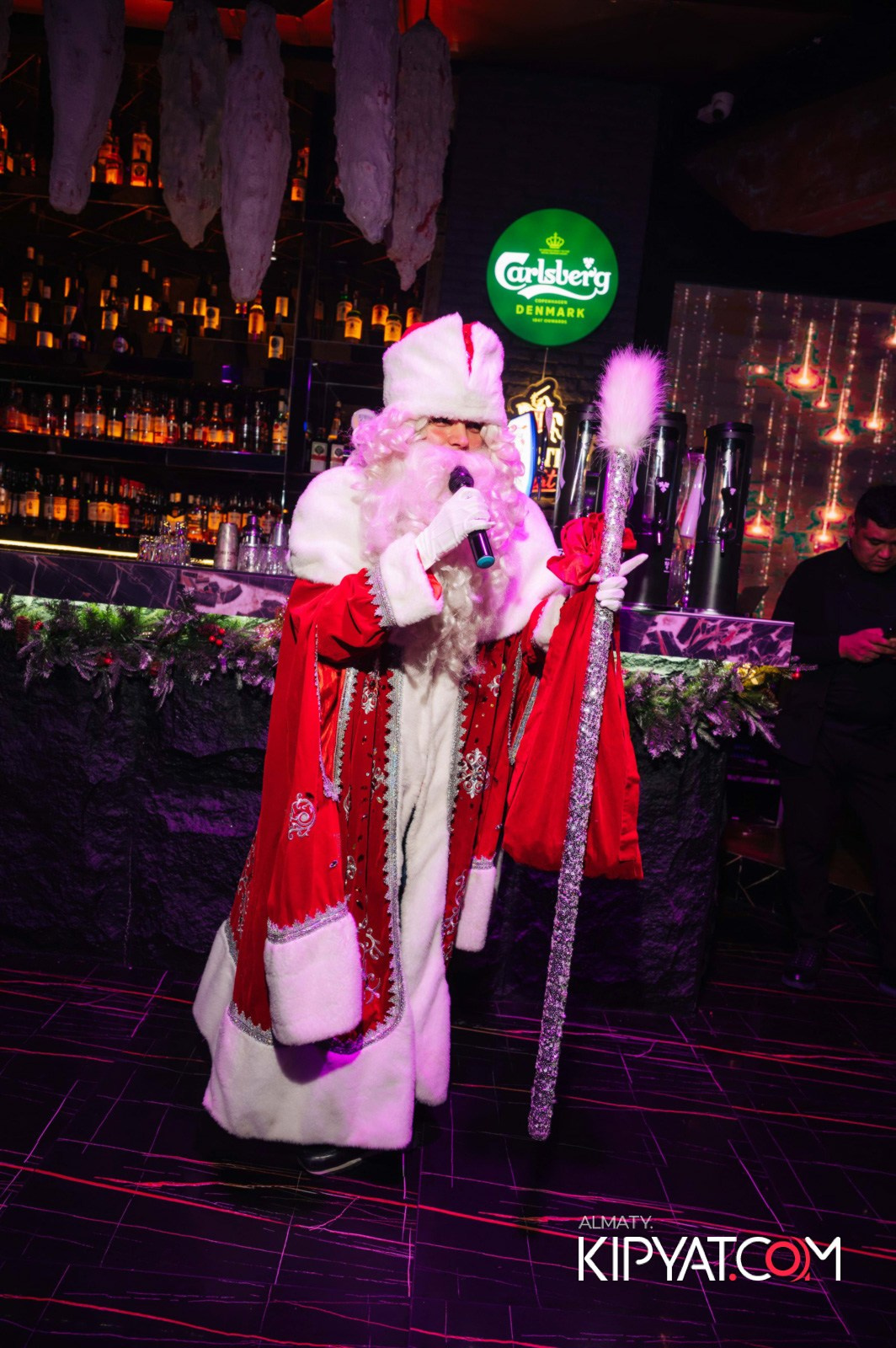 ПАНАЕХАЛИ БАР НА ТОЛЕ БИ. КИПЯТКОМ АЛМАТЫ!