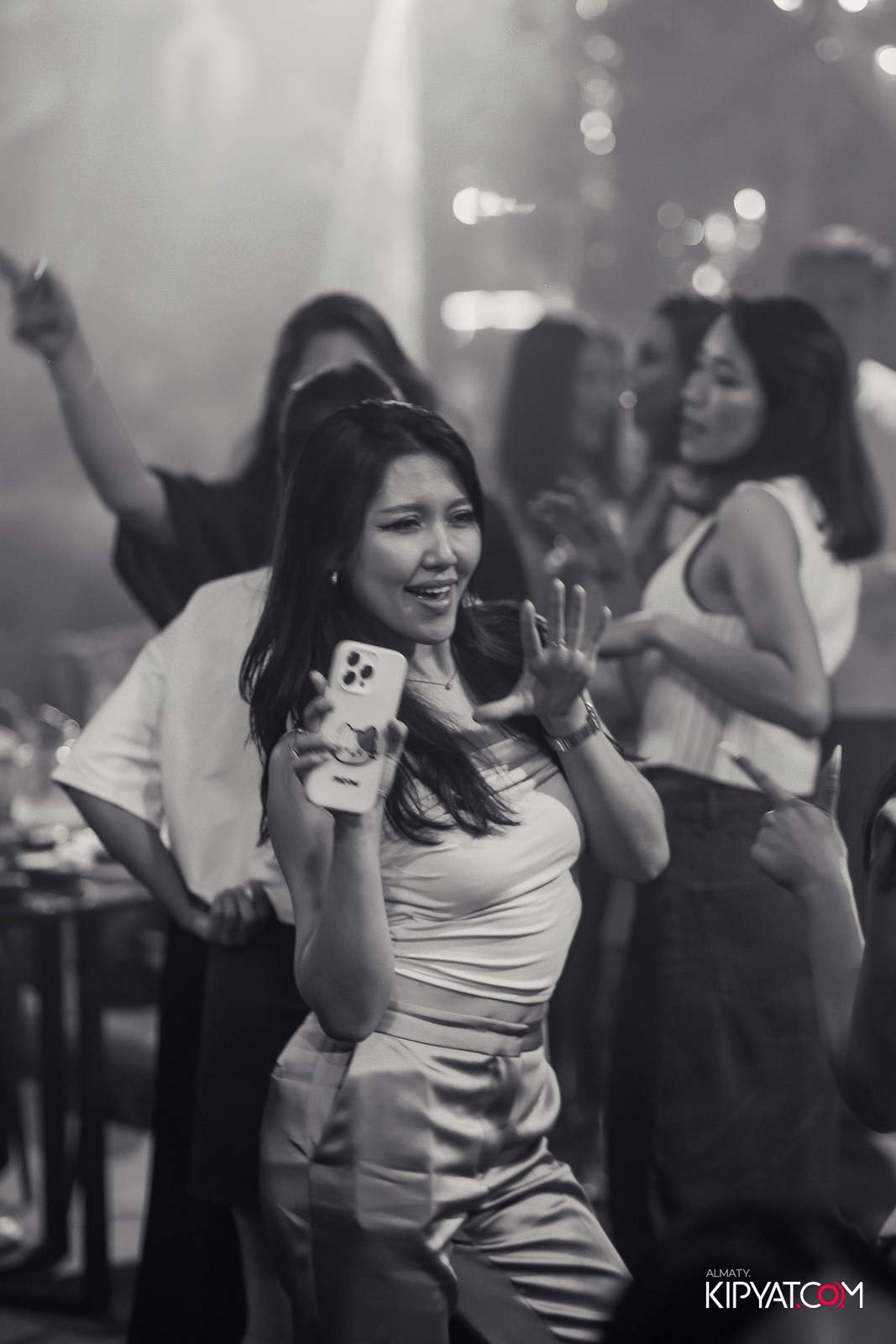 FRIENDS BAR & TERRACE. КИПЯТКОМ АЛМАТЫ!