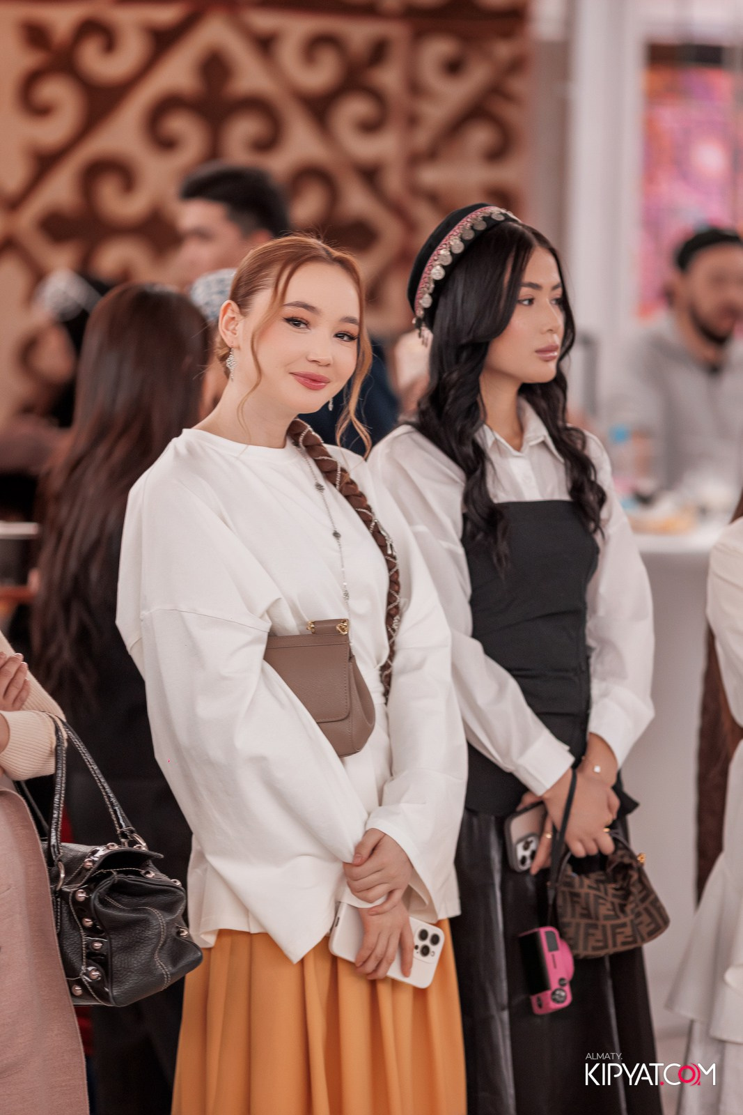 FASHION ПОКАЗ, КАЗАХСКОЙ НАЦИОНАЛЬНОЙ ОДЕЖДЫ. КИПЯТКОМ АЛМАТЫ!