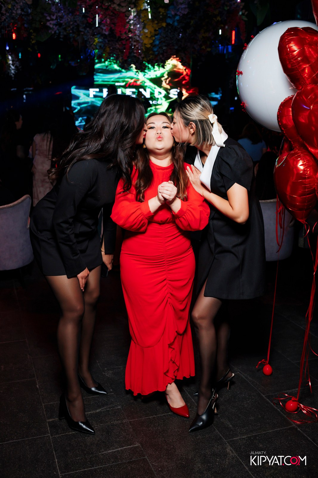 FRIENDS BAR & TERRACE. КИПЯТКОМ АЛМАТЫ!