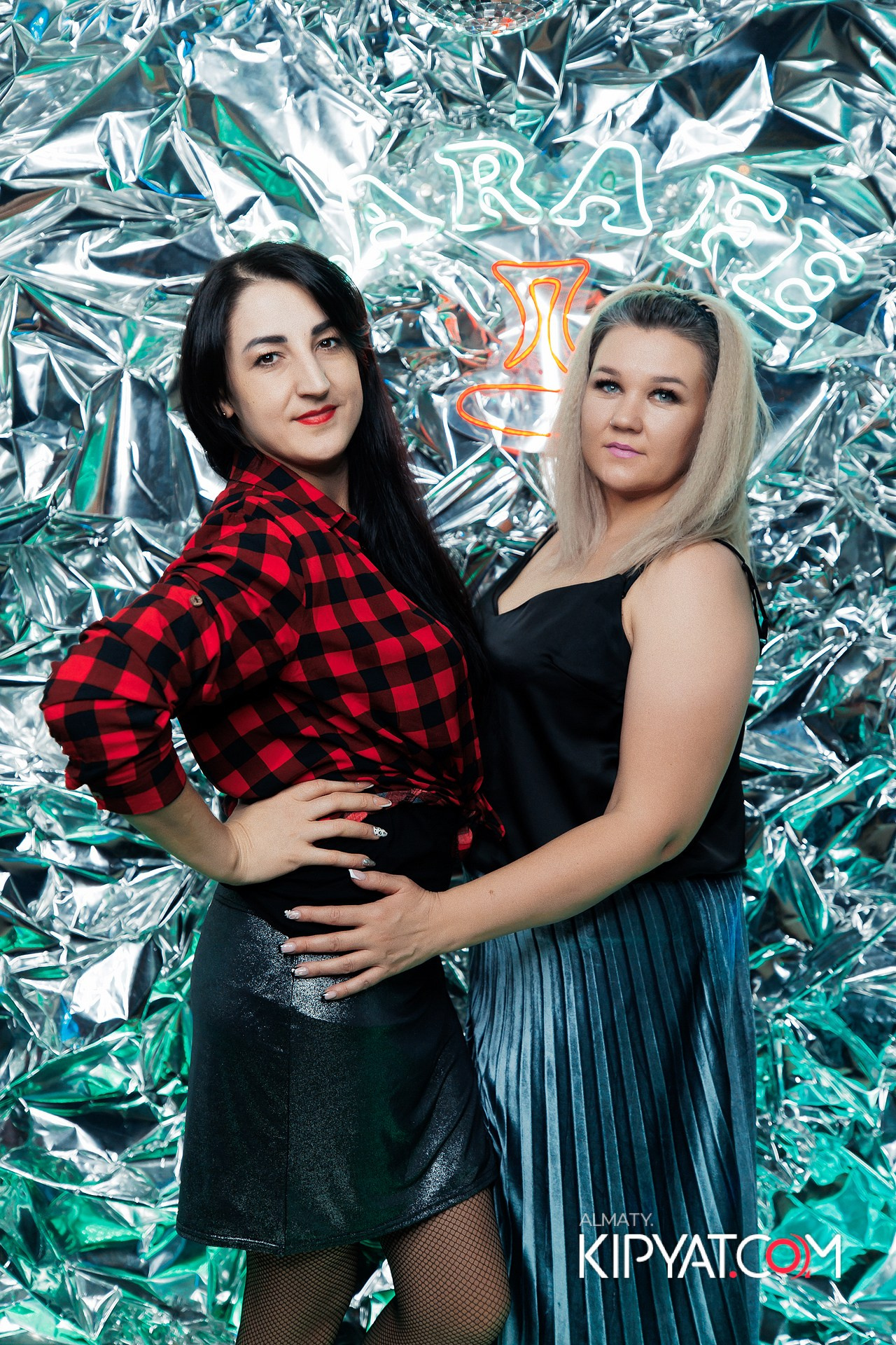 ВЕЧЕРИНКА 90Х КАФЕ CARAFE. КИПЯТКОМ АЛМАТЫ! Фотосъемка мероприятий в Алматы