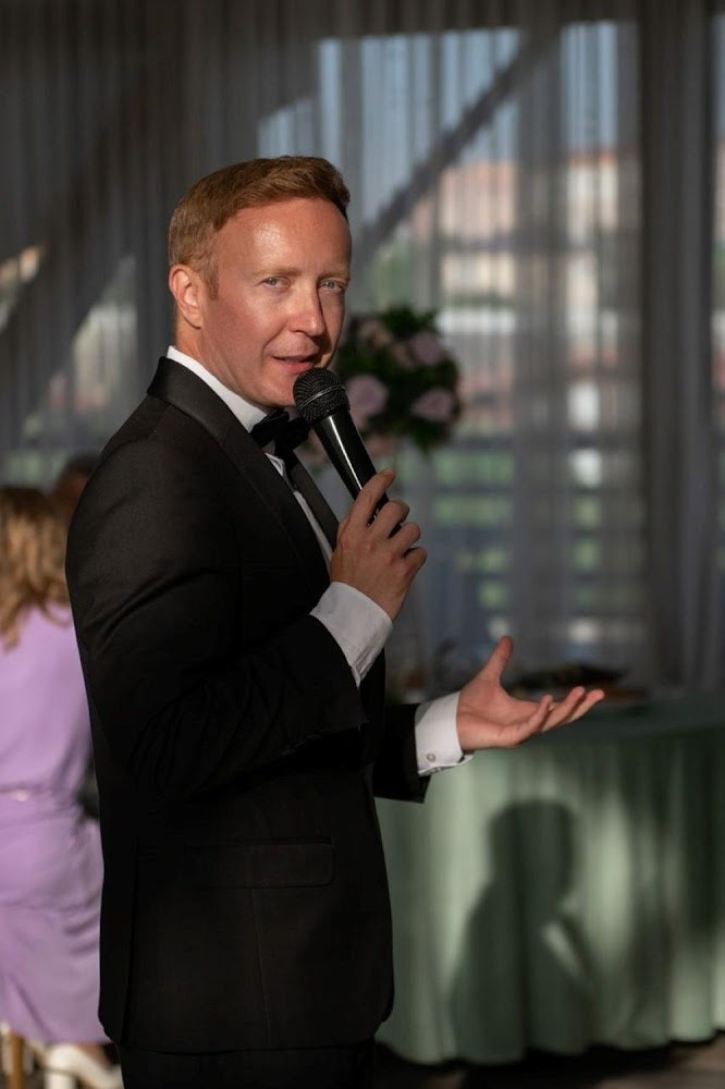 Ведущий Калашников. Подрядчики и друзья сети свадебных площадок House for wedding