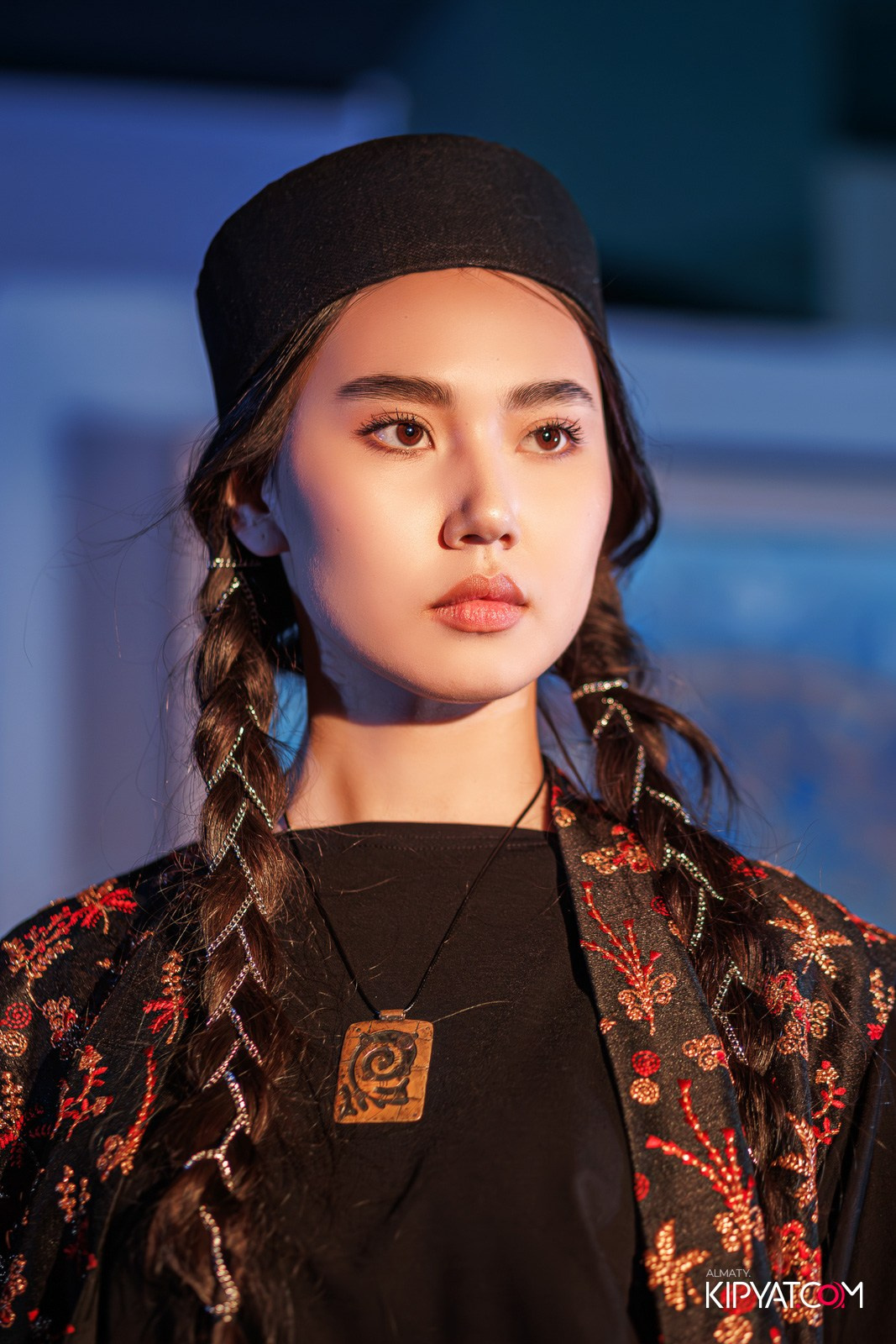 FASHION ПОКАЗ, КАЗАХСКОЙ НАЦИОНАЛЬНОЙ ОДЕЖДЫ. КИПЯТКОМ АЛМАТЫ!