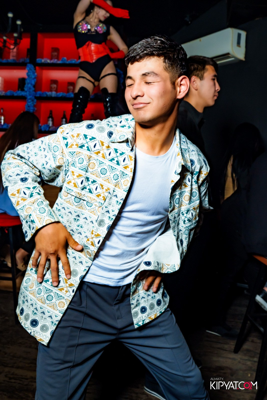 UYAT EMES BAR. КИПЯТКОМ АЛМАТЫ!