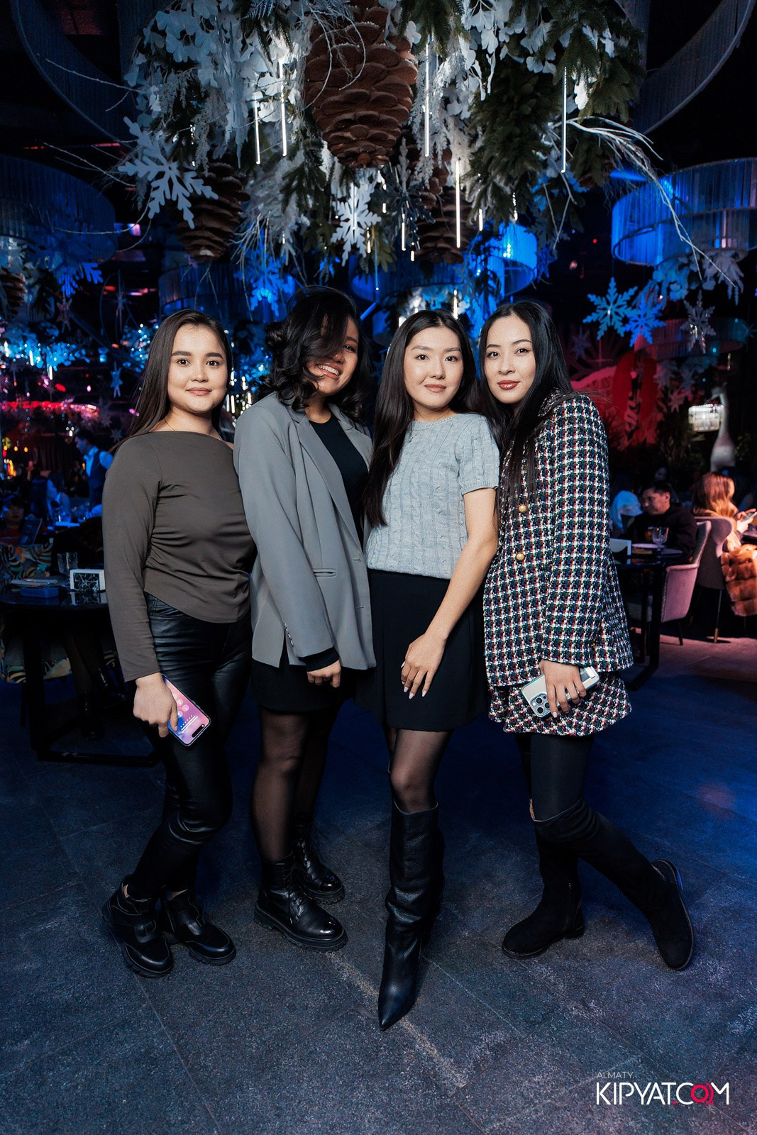 FRIENDS BAR & TERRACE. КИПЯТКОМ АЛМАТЫ!