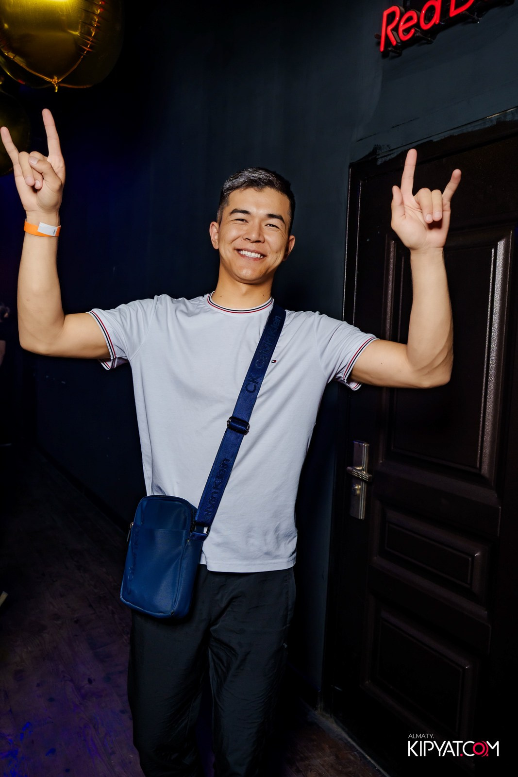 UYAT EMES BAR. КИПЯТКОМ АЛМАТЫ!