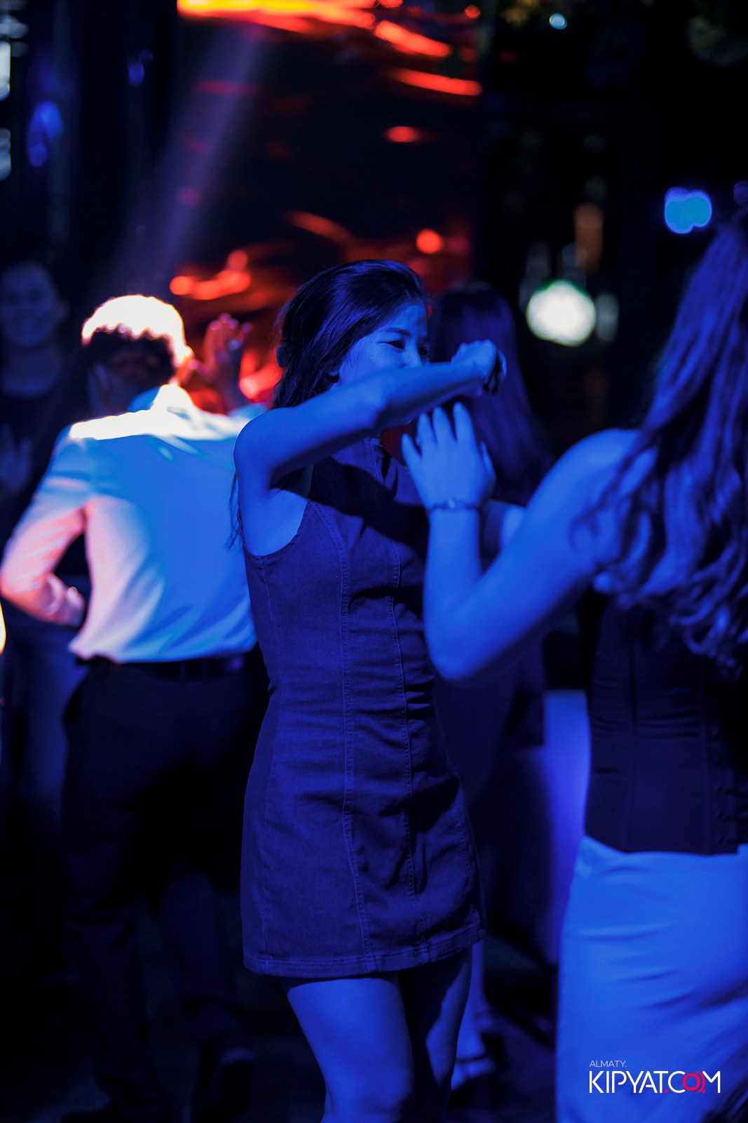 FRIENDS BAR & TERRACE. КИПЯТКОМ АЛМАТЫ!