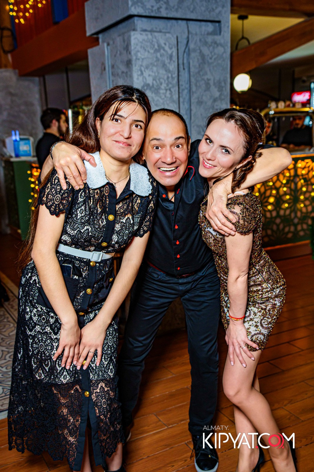 ГРУЗИНСКИЙ ДВОР НА КАБАНБАЙ БАТЫРА. КИПЯТКОМ АЛМАТЫ!