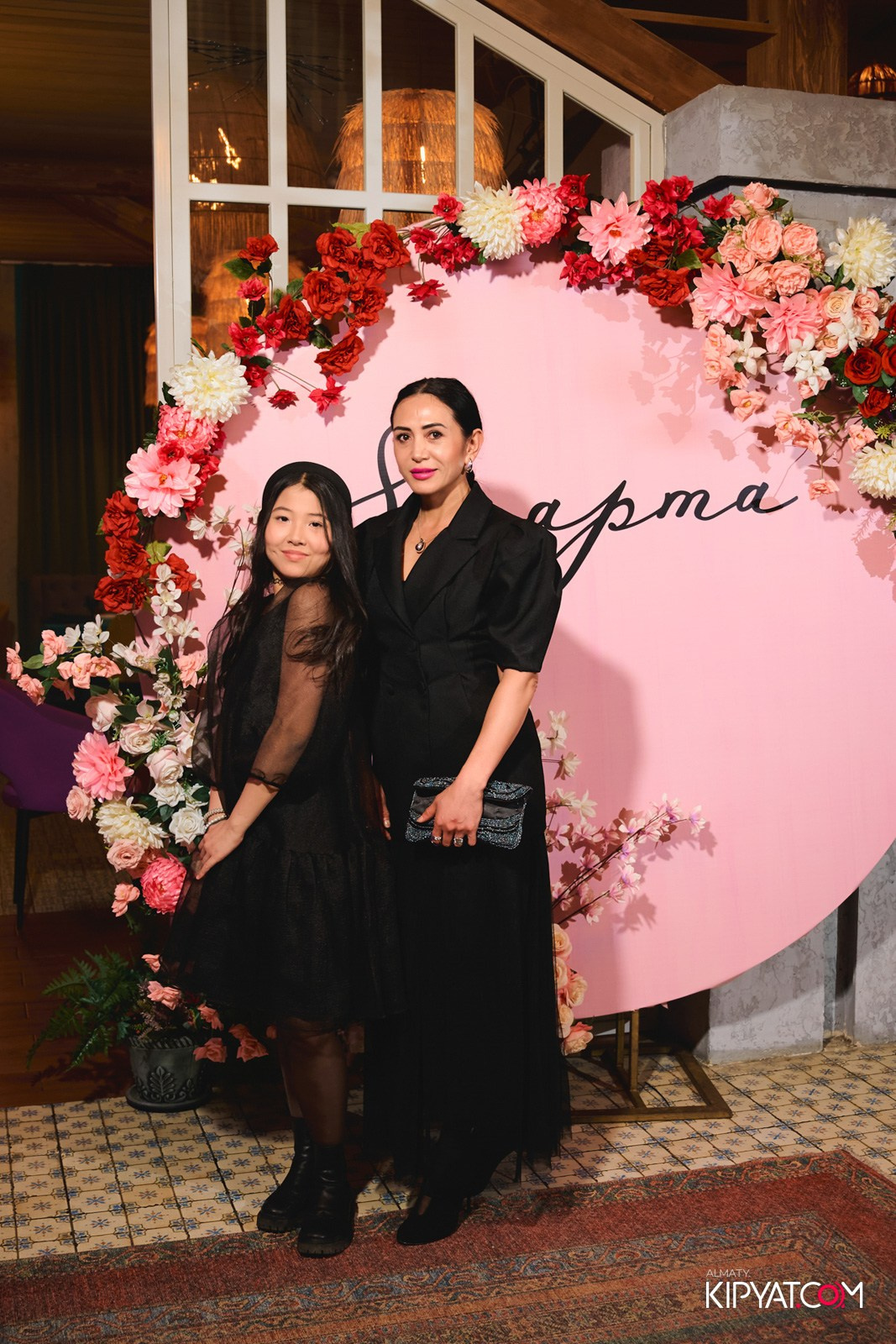 ГРУЗИНСКИЙ ДВОР НА КАБАНБАЙ БАТЫРА. КИПЯТКОМ АЛМАТЫ!