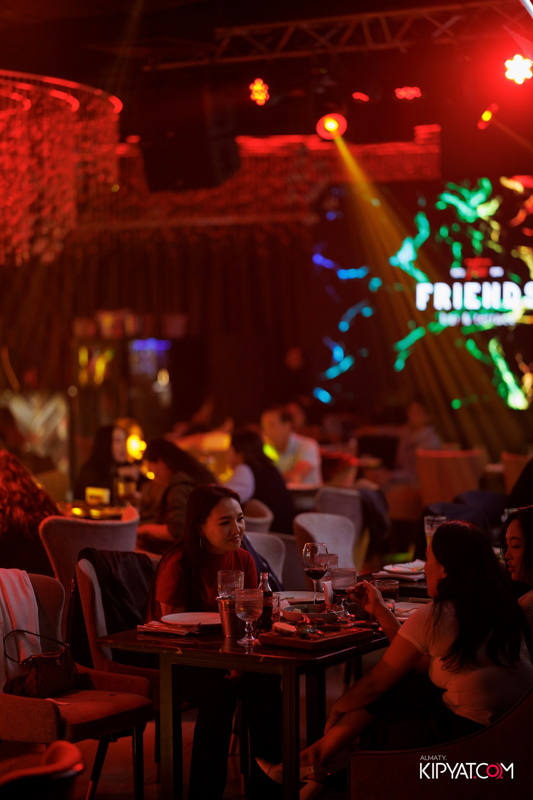 FRIENDS BAR & TERRACE. КИПЯТКОМ АЛМАТЫ! Фотосъемка мероприятий в Алматы