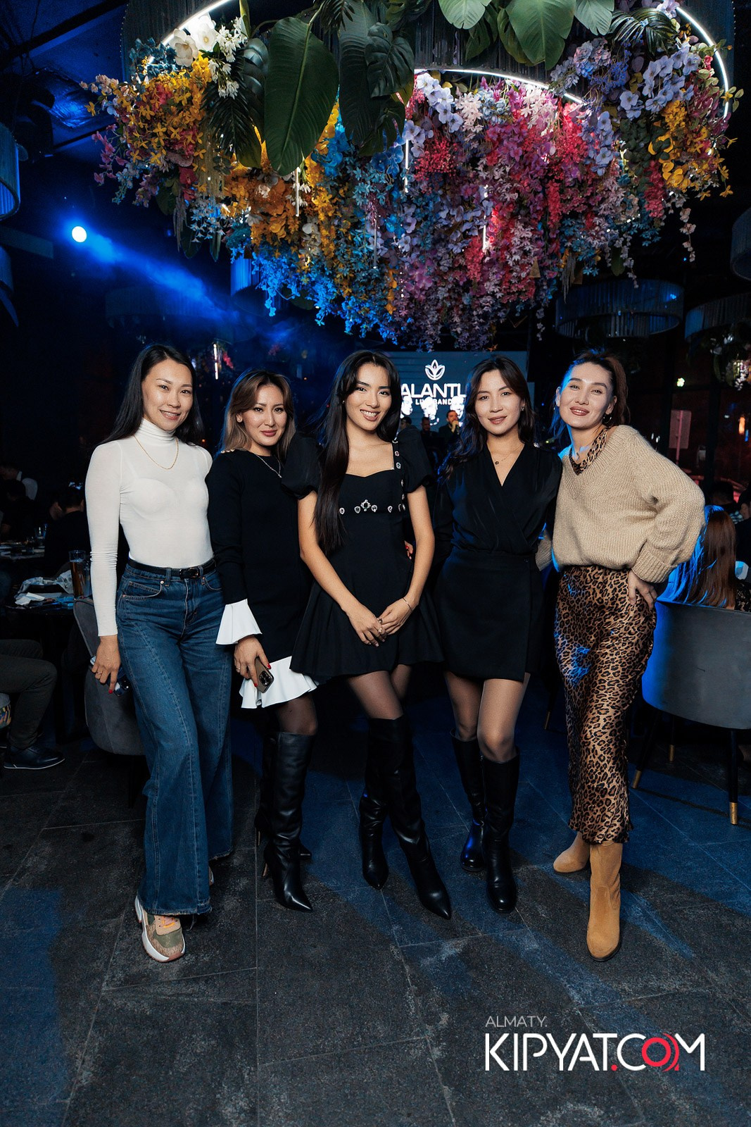 FRIENDS BAR & TERRACE. КИПЯТКОМ АЛМАТЫ!