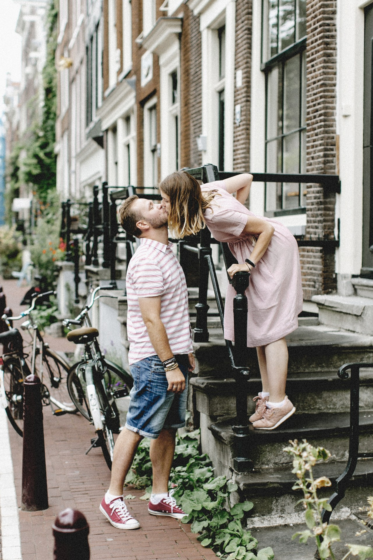 Потому что скоро вернутся в Амстердам. Про любовь