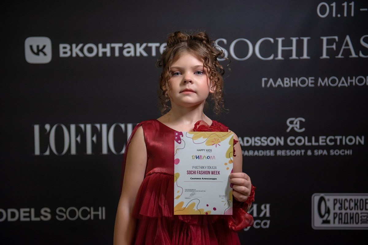 SochiFashionWeek2024 дизайнер Анохина Светлана. Семейный и коммерческий фотограф в Сочи Александр Бодунов