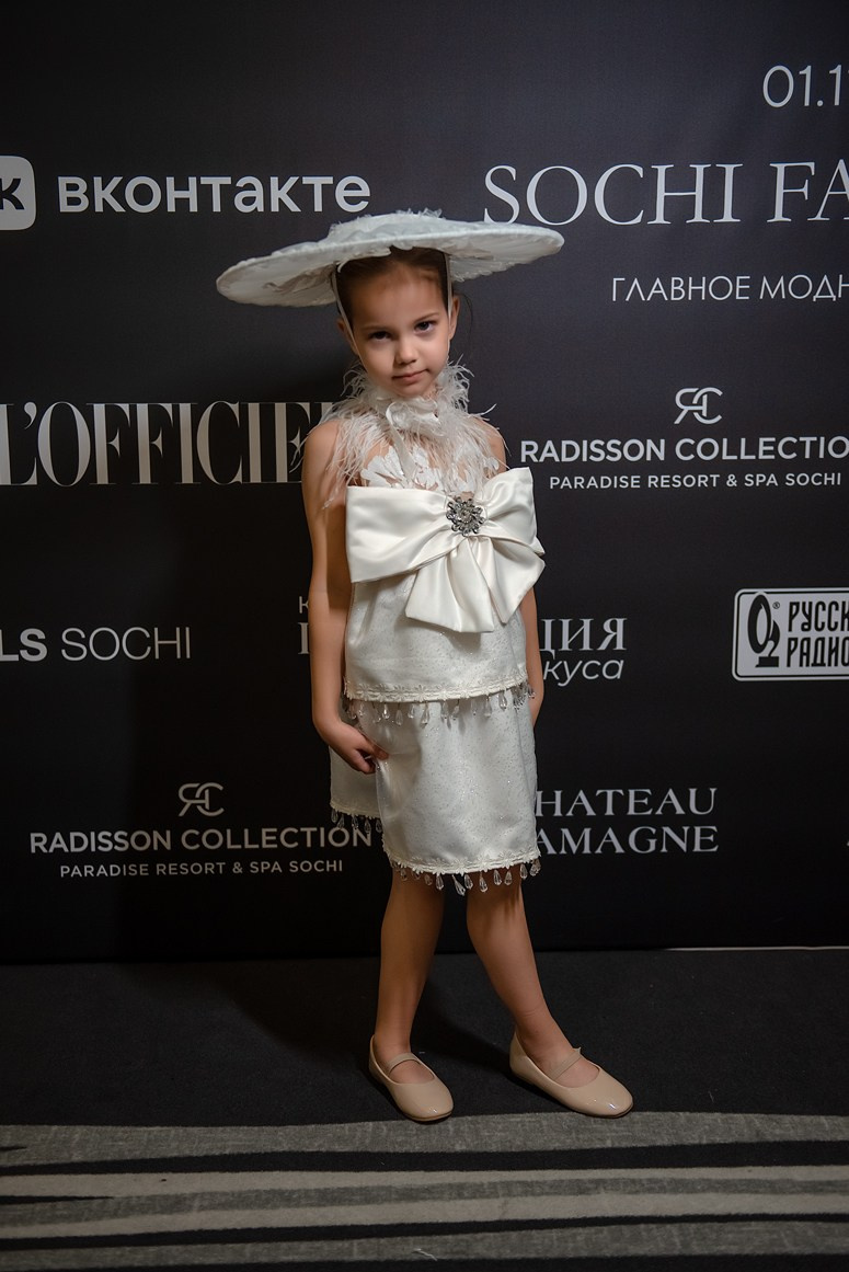SochiFashionWeek2024 дизайнер Анохина Светлана. Семейный и коммерческий фотограф в Сочи Александр Бодунов