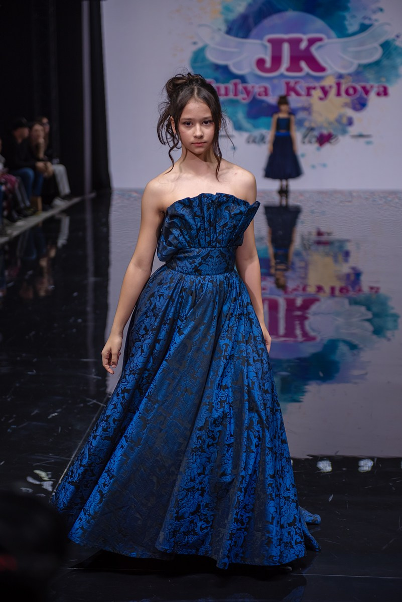 SochiFashionWeek2024 дизайнер Юлия Крылова. Семейный и коммерческий фотограф в Сочи Александр Бодунов
