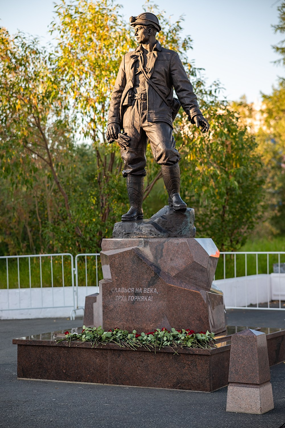 Скульптура «Горняк». Талнах.рф