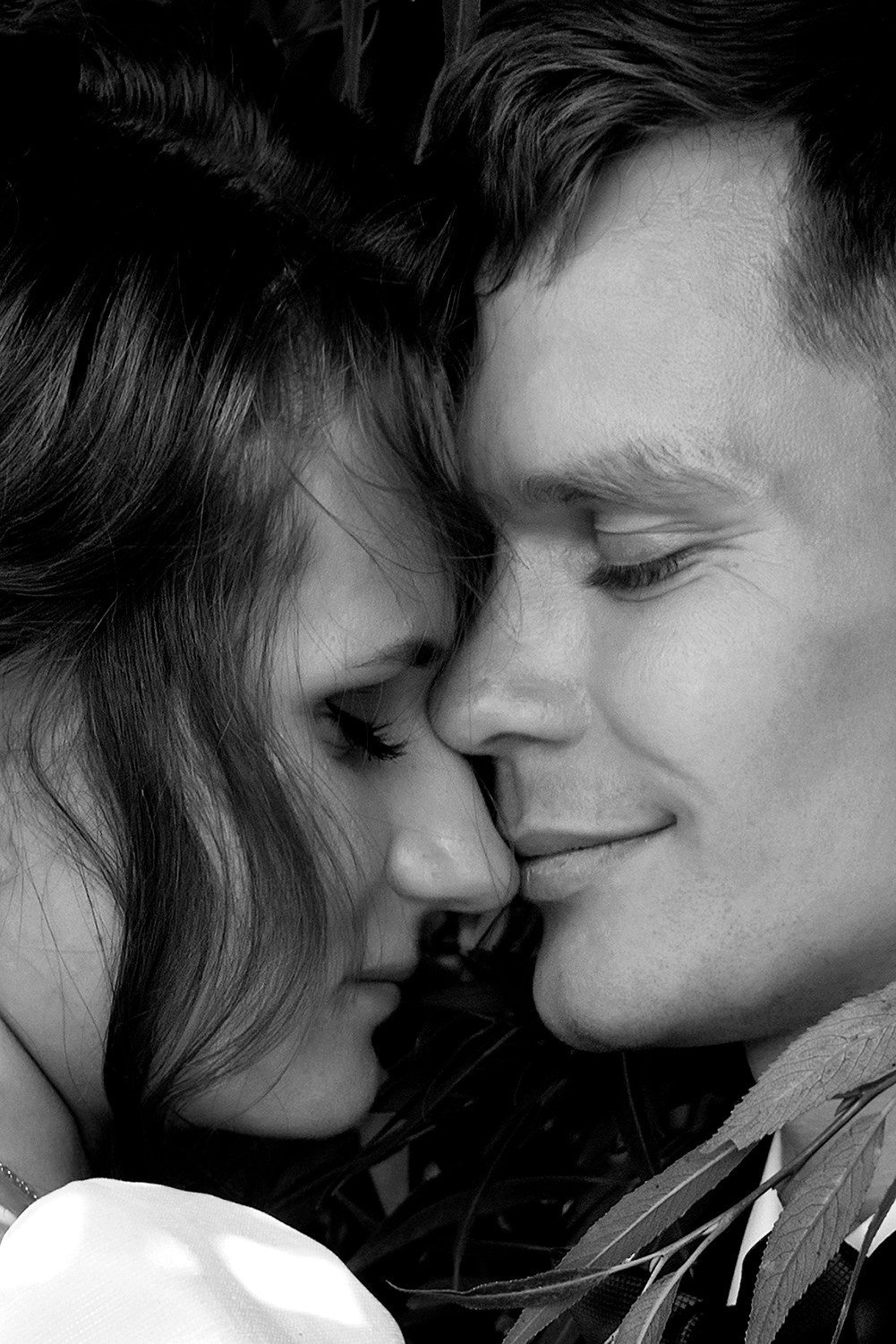 Крупный портрет жениха и невесты, чб