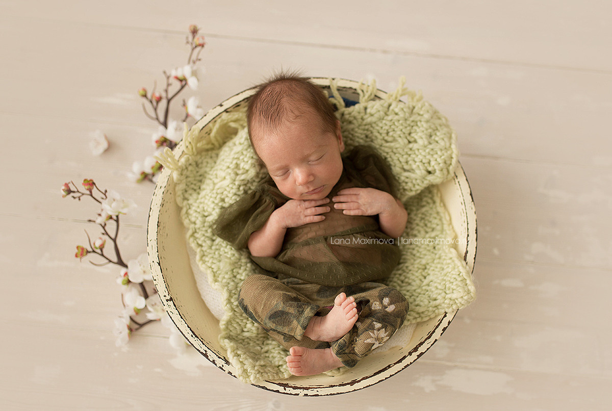 Фотосессия новорождённого. Фотограф новорождённых малышей и детский фотограф В Казани Лана Максим