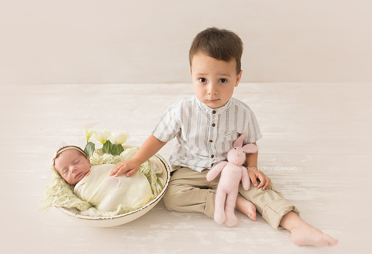 Детская фотосессия старшие и младшие дети. Фотограф новорождённых малышей и детский фотограф В Казани Лана Максим