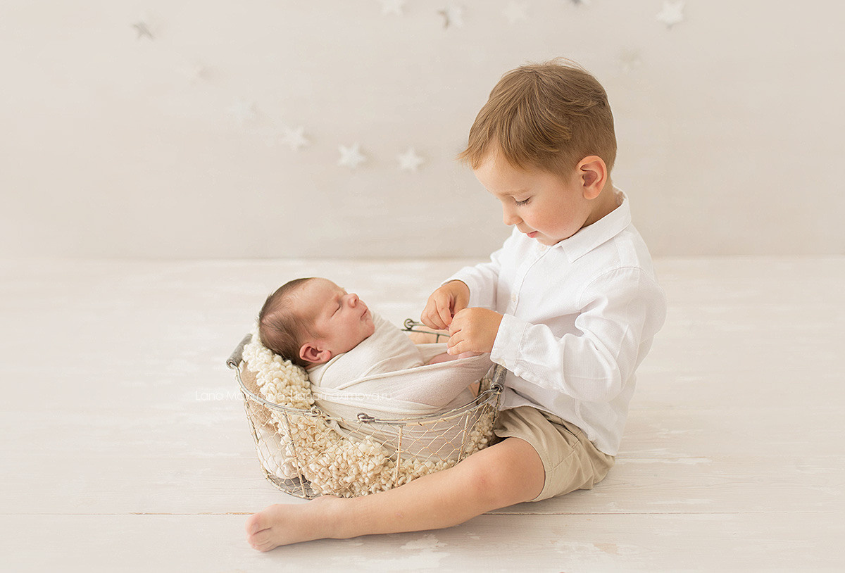 Детская фотосессия старшие и младшие дети. Фотограф новорождённых малышей и детский фотограф В Казани Лана Максим