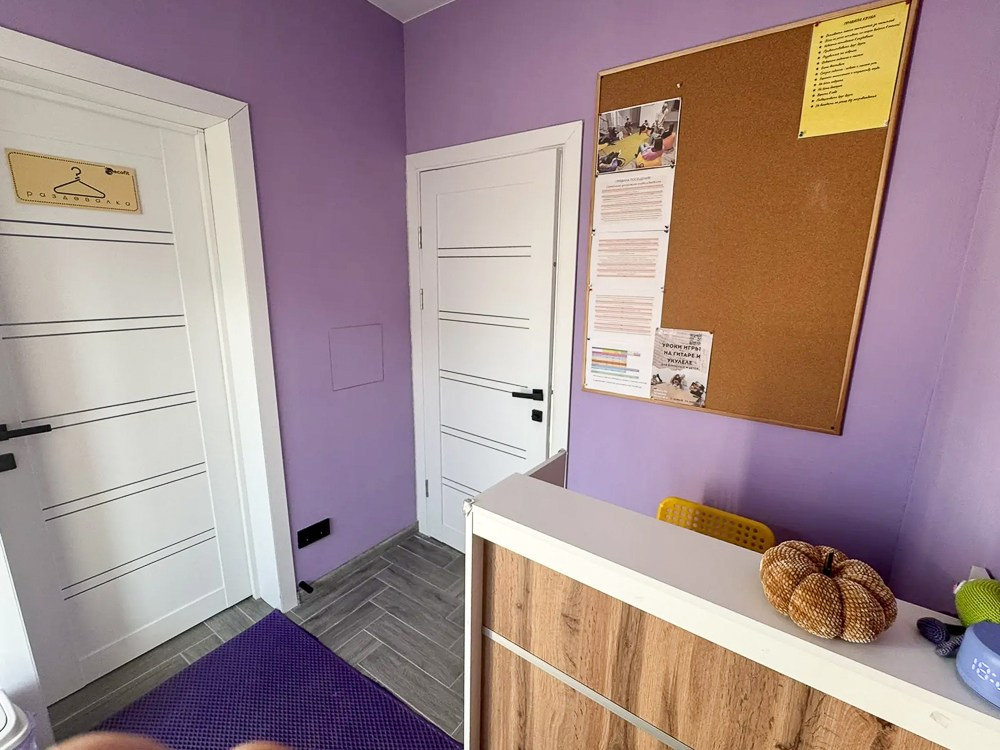 Ресепшн и гардеробная. Семейный клуб «Свой Дом»