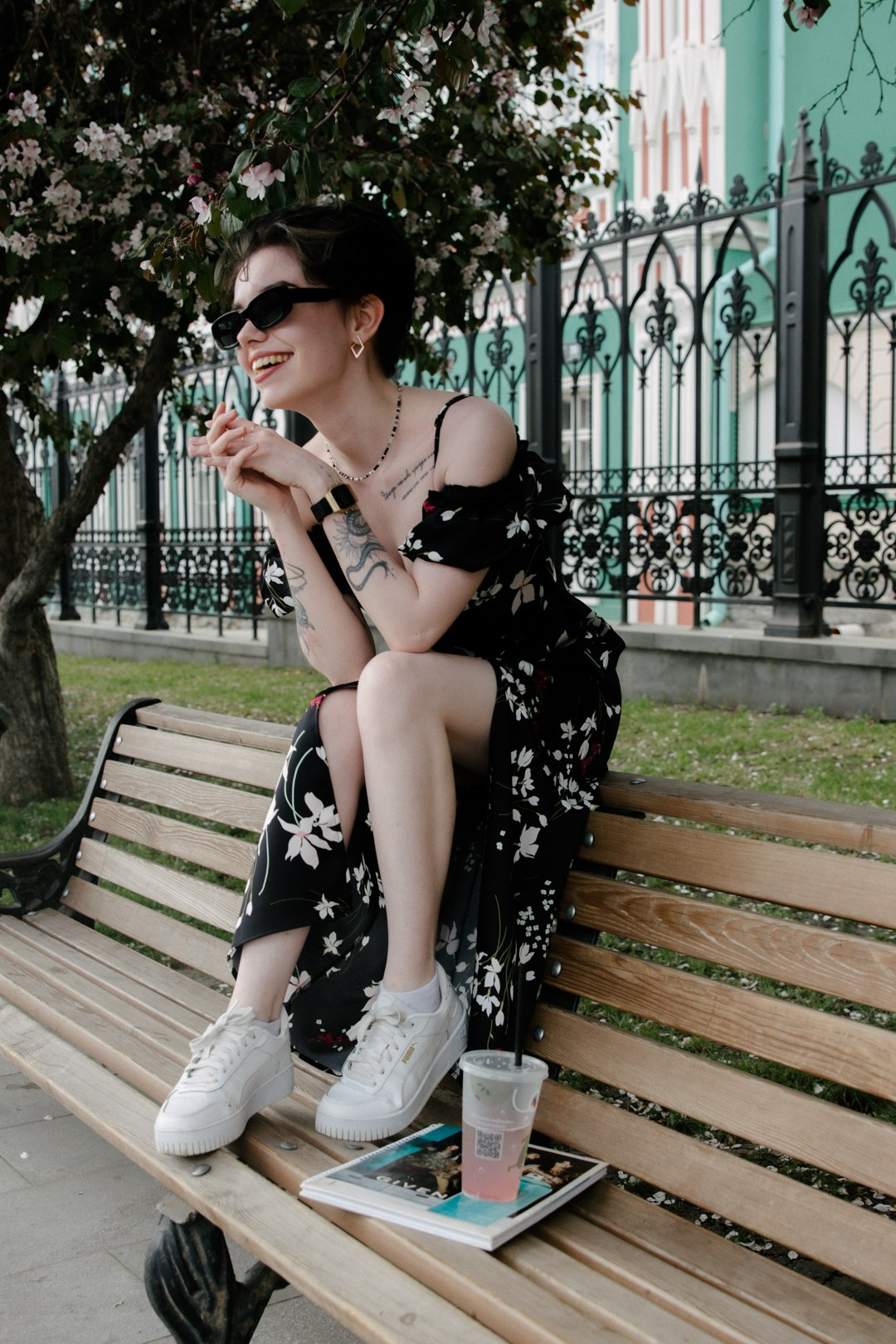 Портрет Насти и цветущей вишни. Фотограф Настя Булочка Екатеринубрг