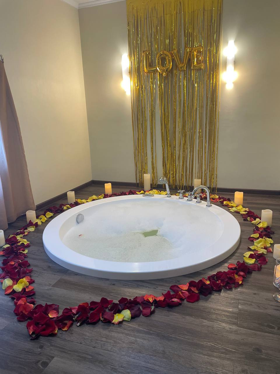 Номер с джакузи и сауной. Сауна с джакузи, водопадом, большим и теплым бассейном, хаммамом в ClubHouse в