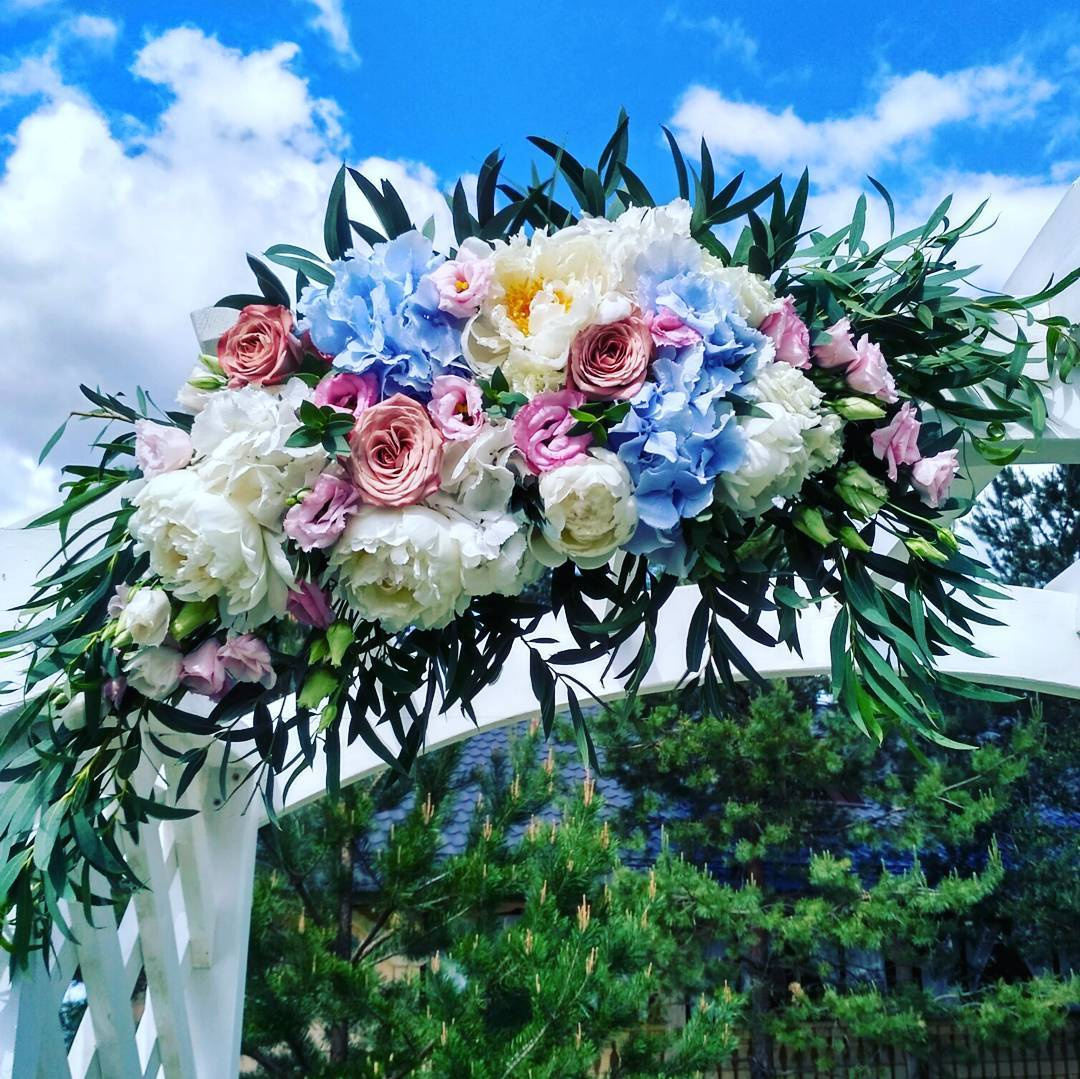 Оформление свадебной арки. Флорист Маргарита Гладкова