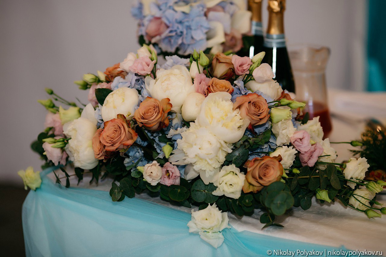 Свадьба в шатре Голицын клуб. Флорист Маргарита Гладкова