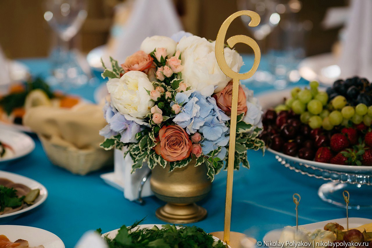 Свадьба в шатре Голицын клуб. Флорист Маргарита Гладкова