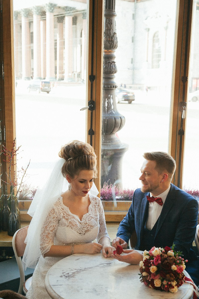 Зимняя свадебная фотосъемка в Санкт-Петербурге. Фотограф крещение венчание в Петербурге! Помогает подобрать храм и посоветовал душевного батюшку в СПб