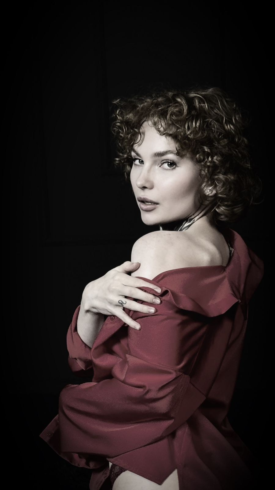 Красная рубашка. Мобильный фотограф Дмитрий Шпуров | KIREVAS