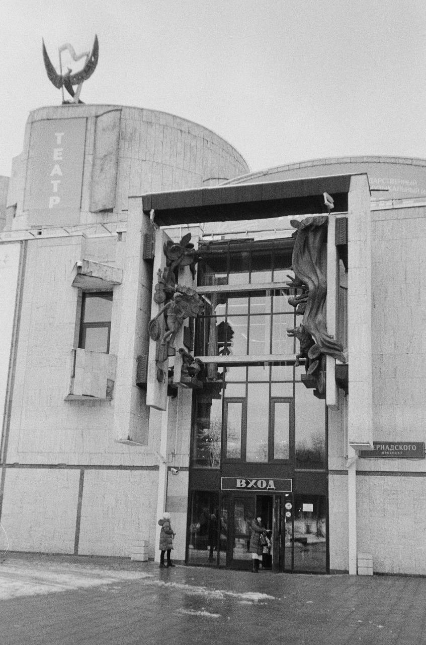 30.11.2024 // Фотоэкскурсия по Воробьевым горам с your_guide_msk. Фотовыставки serebro.gallery, в которых автором можешь стать ты! | Москва