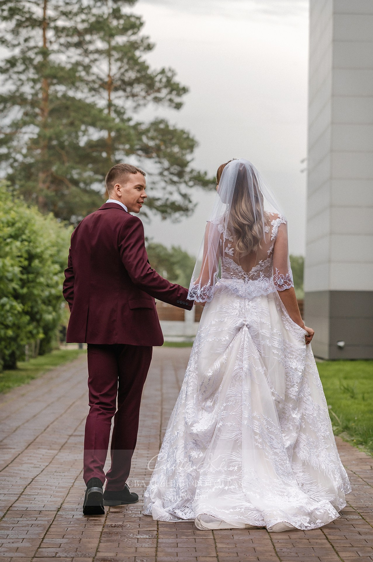 Свадебная фотосессия A&N в дождливую и пасмурную погоду в Новосибирске от профессионального фотографа Саши Кё. Свадебный, семейный и event фотограф в Новосибирске и Новосибирской области Саша Кё