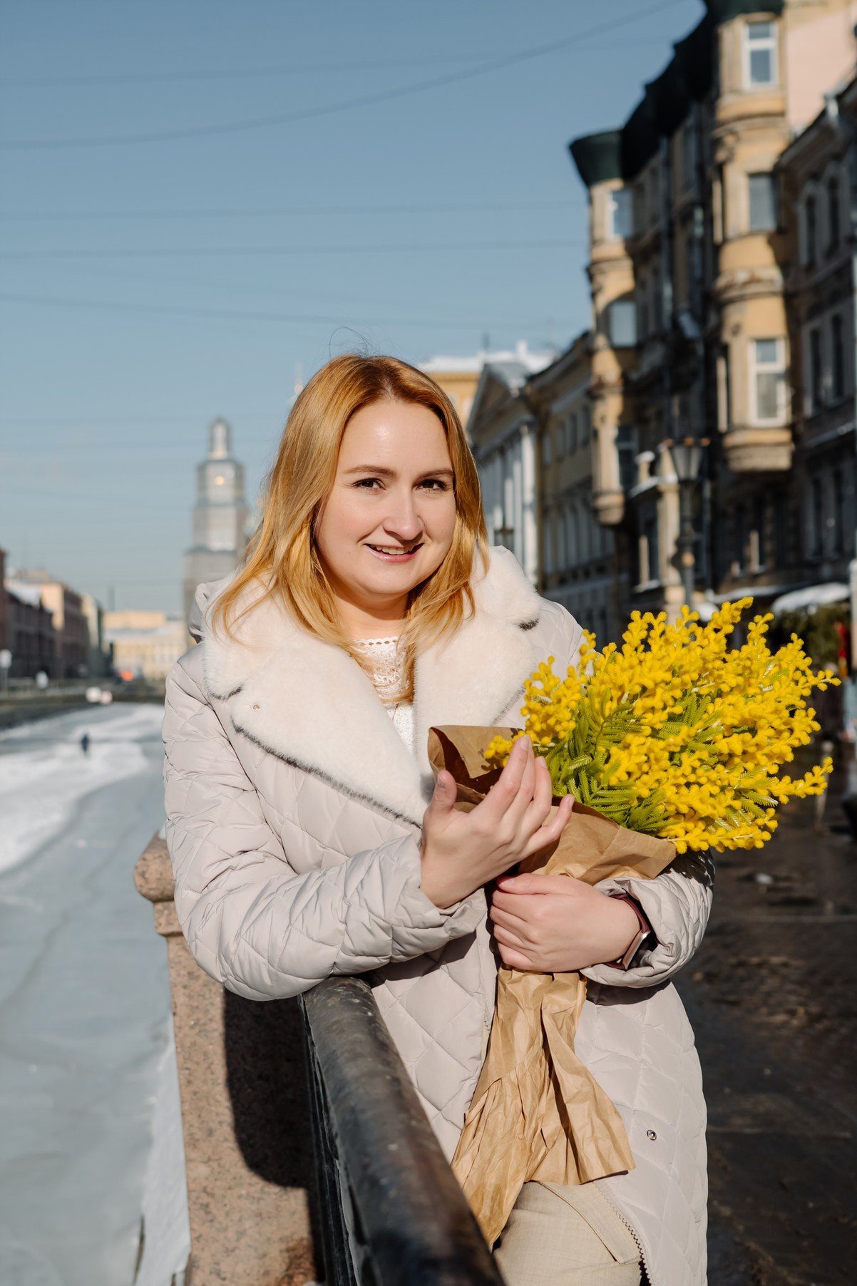 Прогулка с цветами по улицам и каналам. Свадебный и семейный фотограф в Санкт-Петербурге Елена Худякова