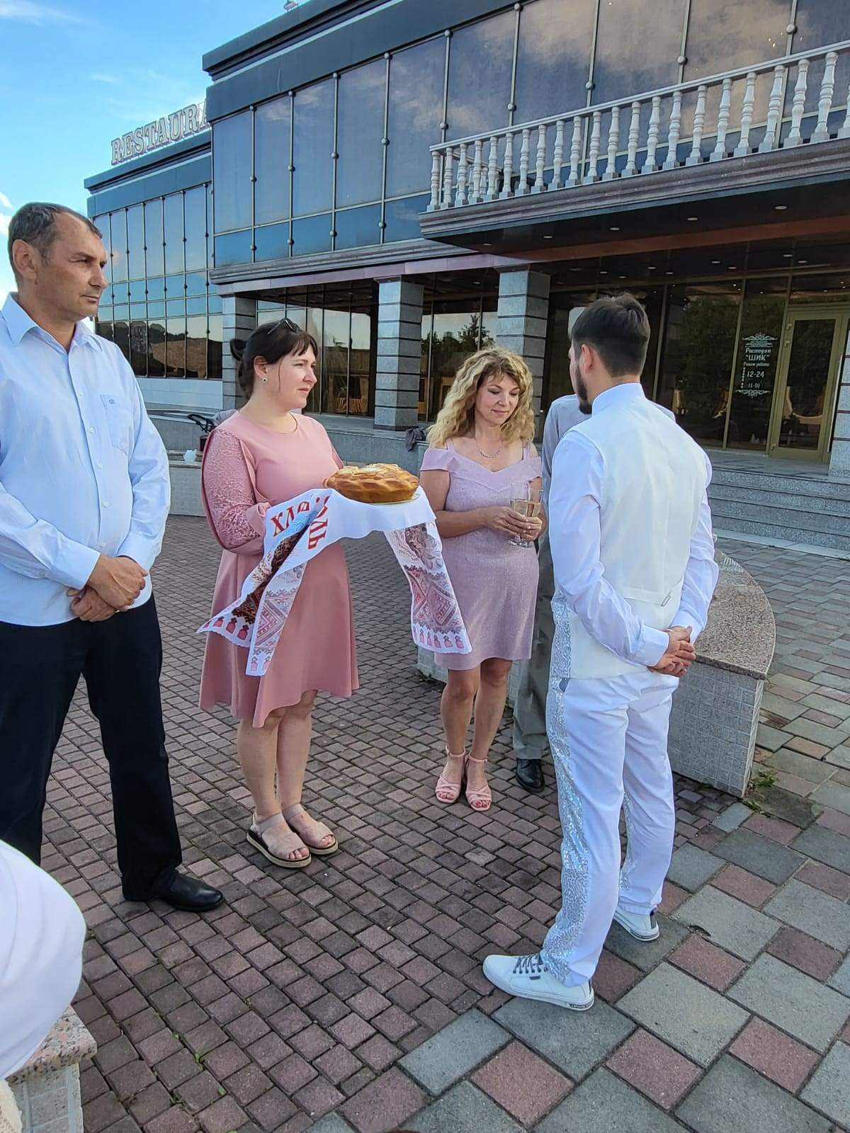 Фото. Ведущий ярких праздников — Сергей Велигодский