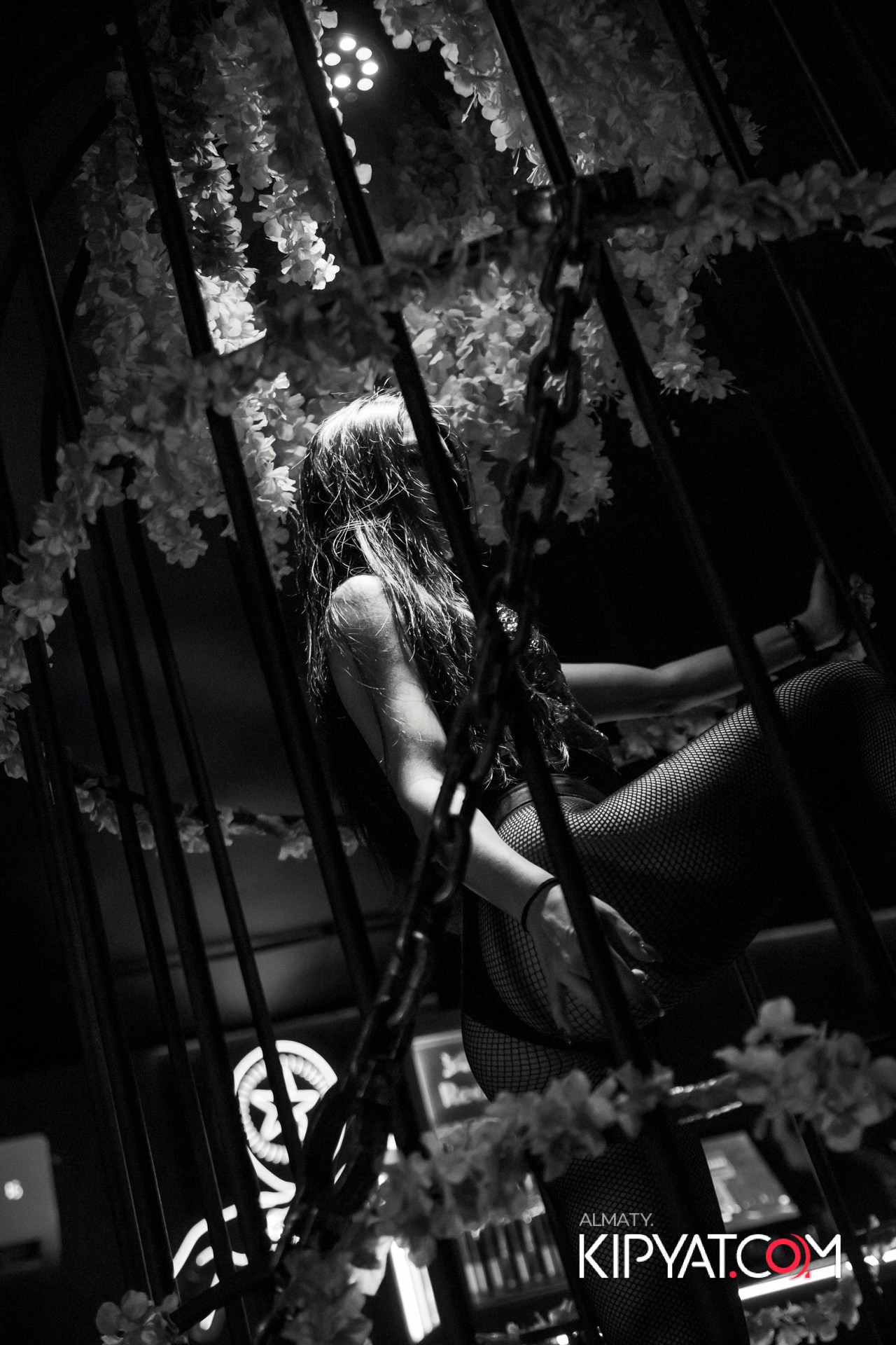 UYAT EMES BAR. КИПЯТКОМ АЛМАТЫ!