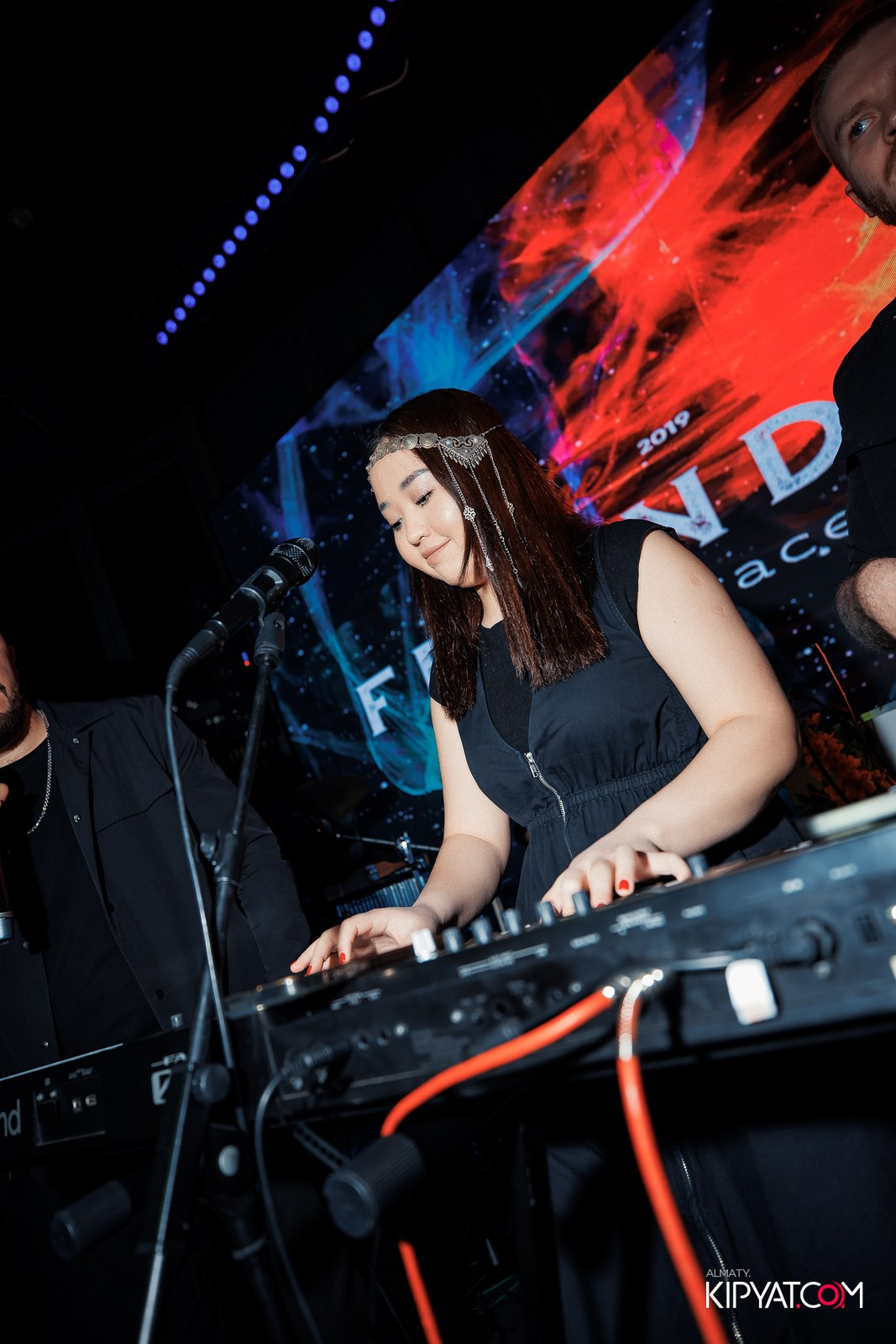 FRIENDS BAR & TERRACE. КИПЯТКОМ АЛМАТЫ!