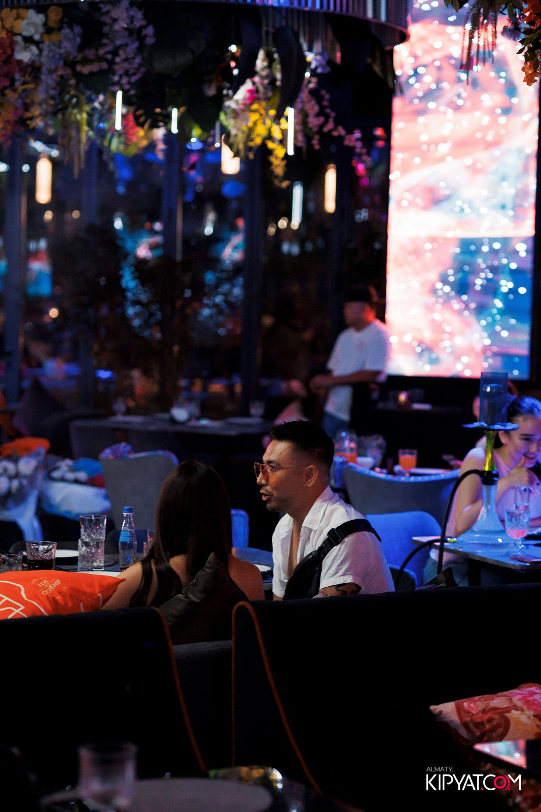 FRIENDS BAR & TERRACE. КИПЯТКОМ АЛМАТЫ!