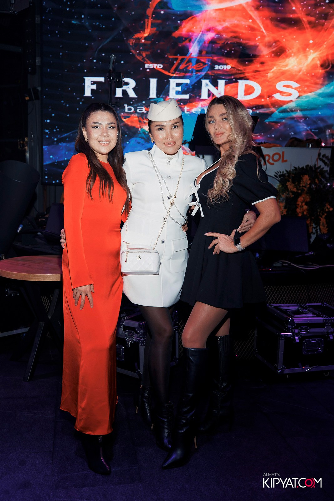 FRIENDS BAR & TERRACE. КИПЯТКОМ АЛМАТЫ!