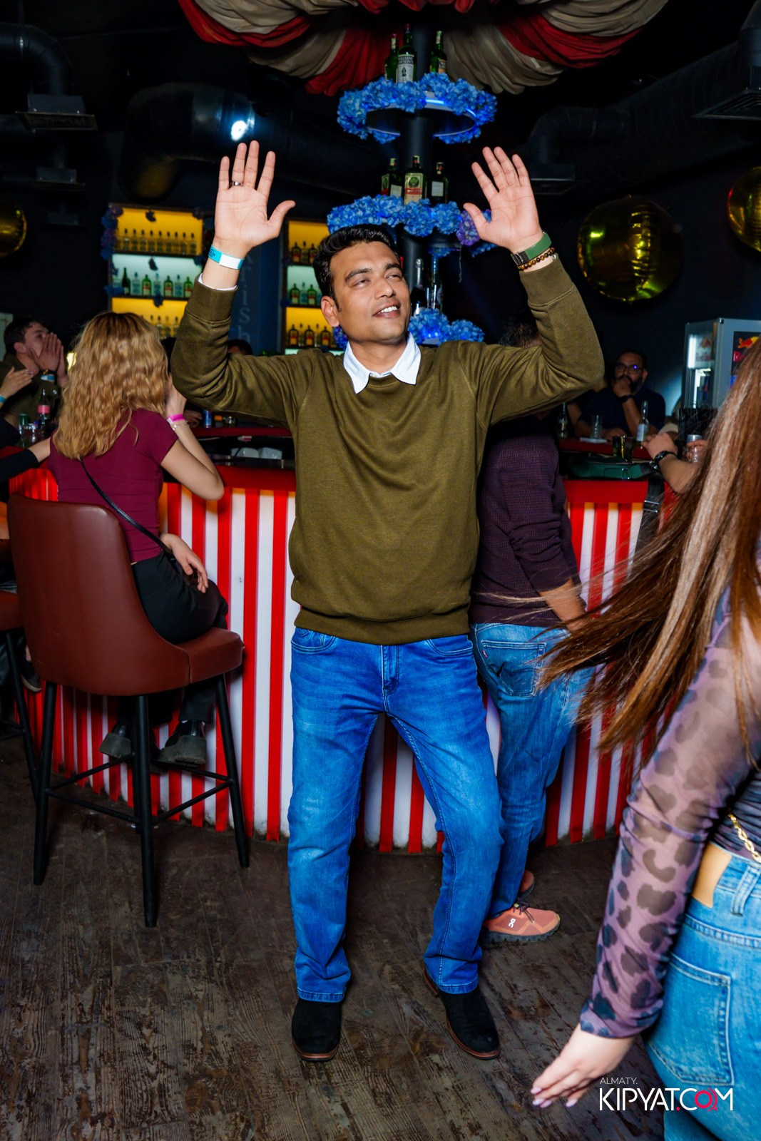 UYAT EMES BAR. КИПЯТКОМ АЛМАТЫ!