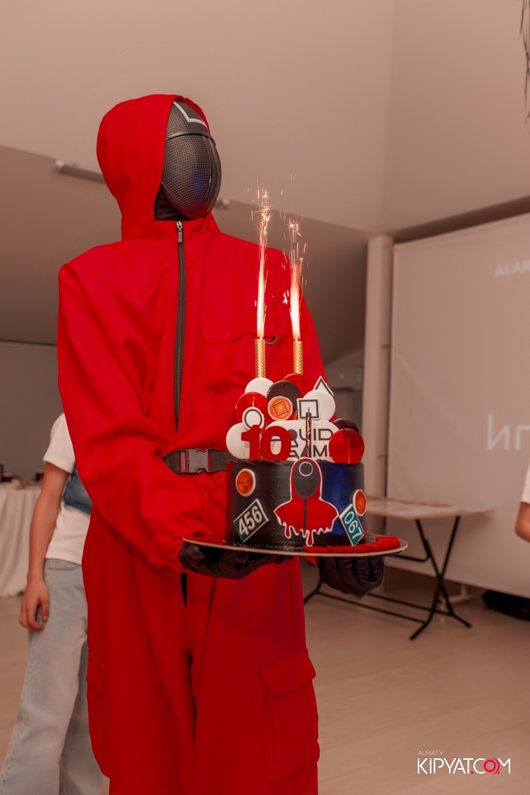 КВЕСТ-ШОУ ALAROVICH ИГРА В КАЛЬМАРА. КИПЯТКОМ АЛМАТЫ!