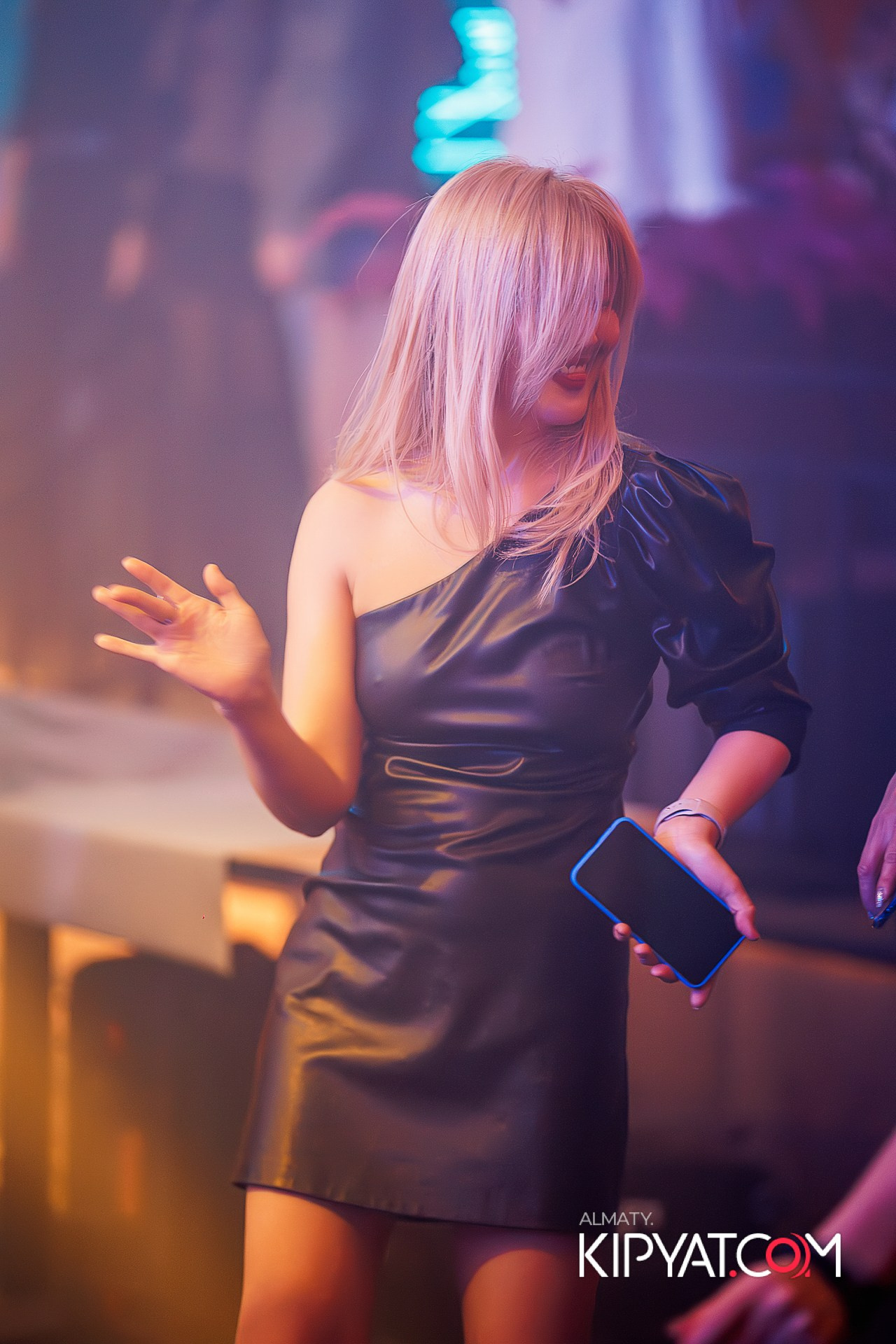 SANTA BARBARA — ВЫСТУПЛЕНИЕ ГРУППЫ REFLEX. КИПЯТКОМ АЛМАТЫ!